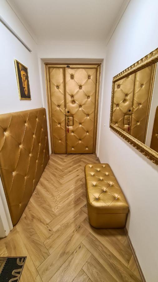 Goldie Zagreb Luaran gambar