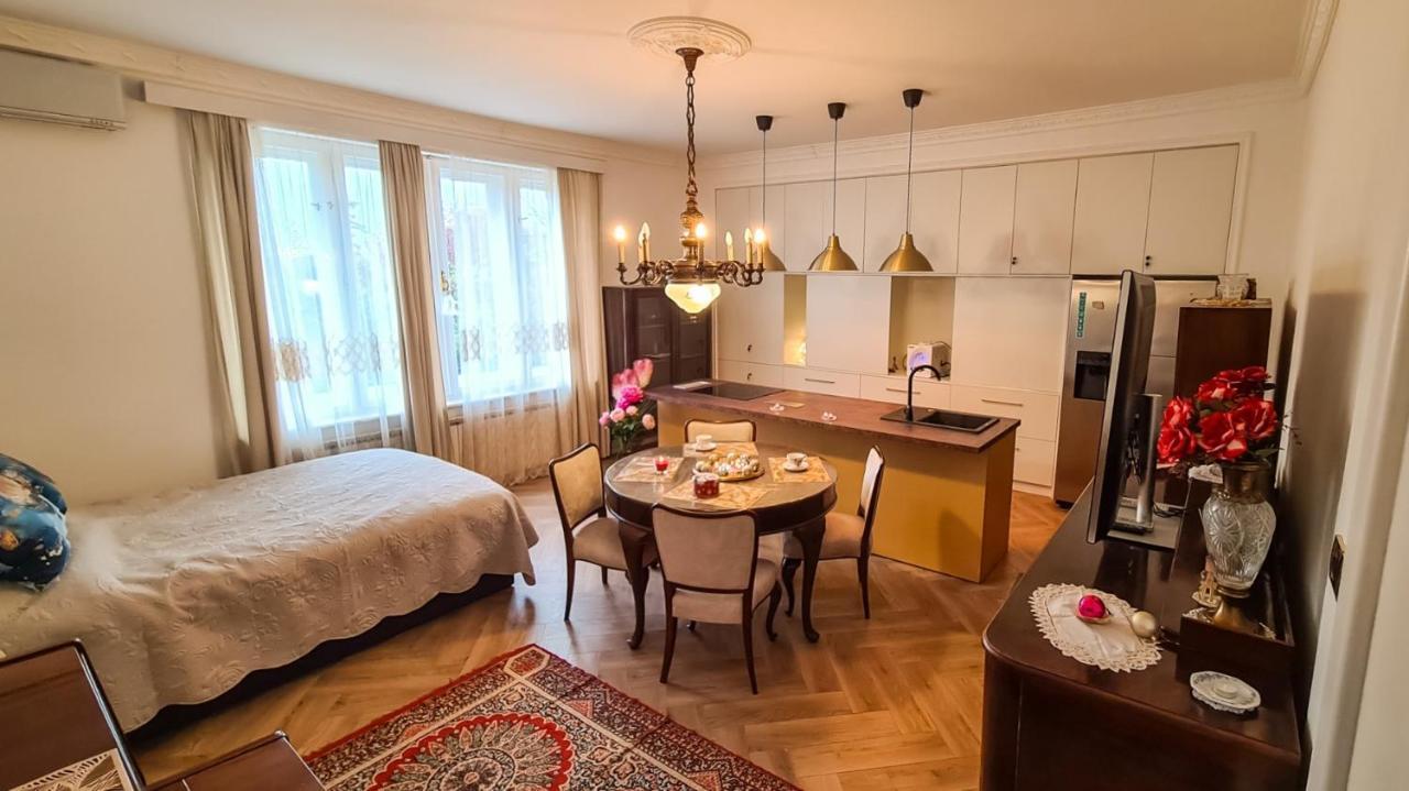 Goldie Zagreb Luaran gambar