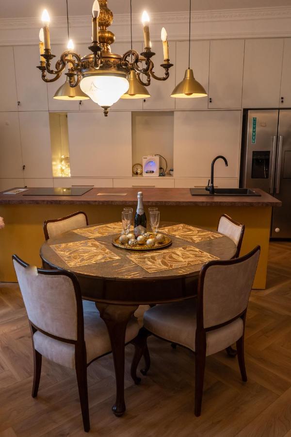 Goldie Zagreb Luaran gambar