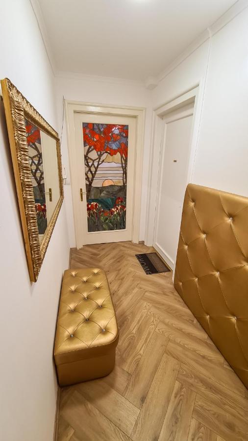 Goldie Zagreb Luaran gambar